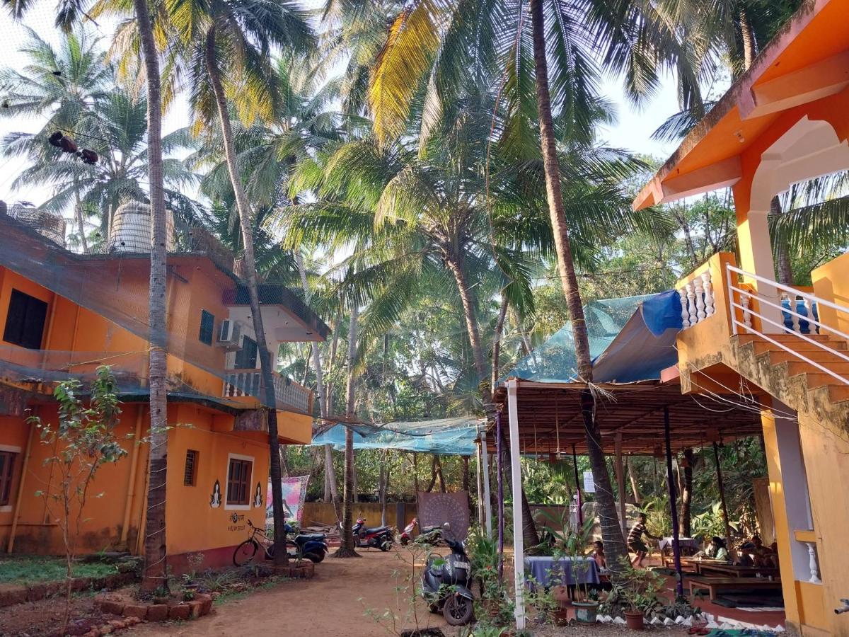 Taru Rooms Morjim Beach Exterior photo