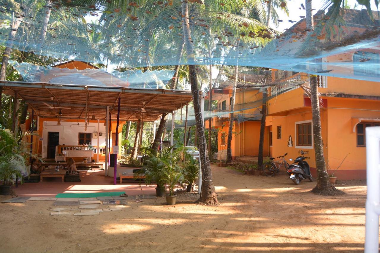 Taru Rooms Morjim Beach Exterior photo