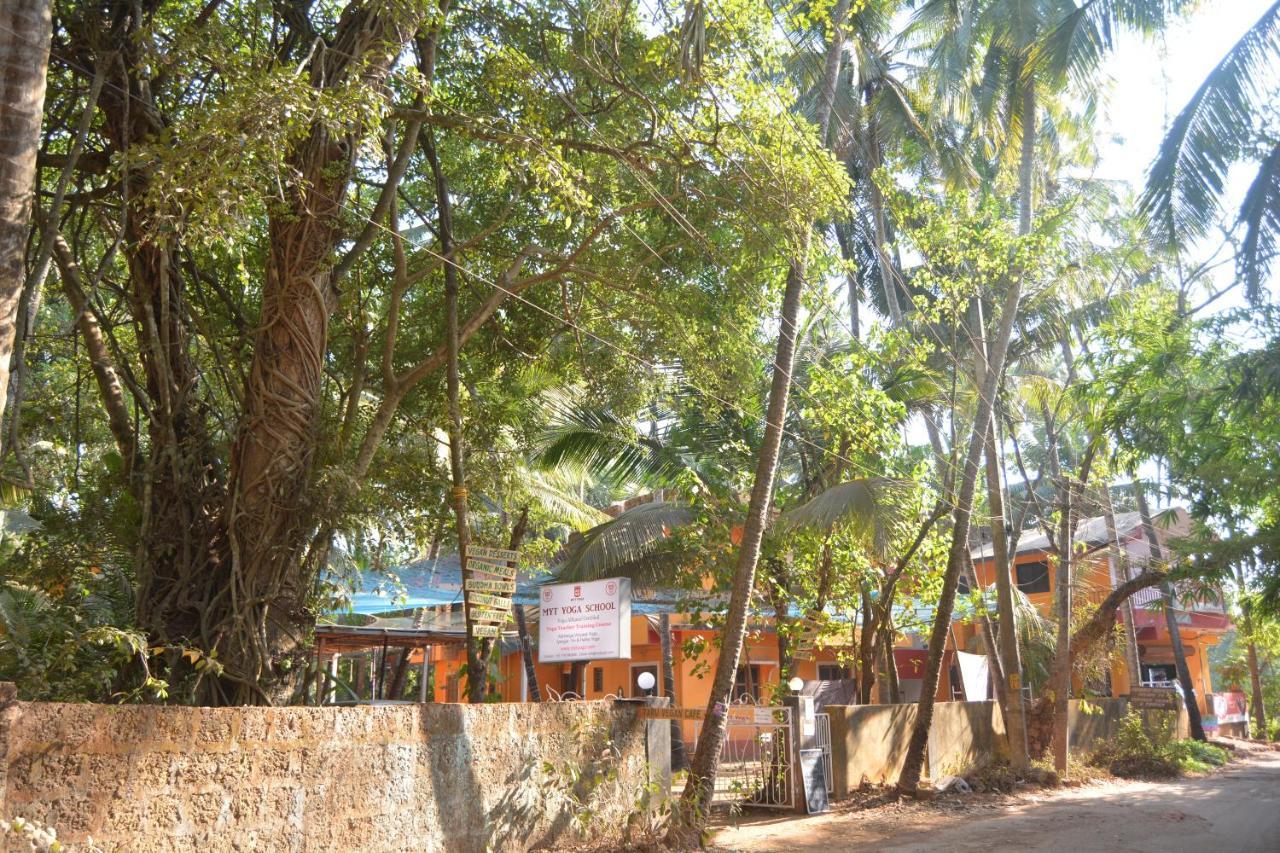 Taru Rooms Morjim Beach Exterior photo